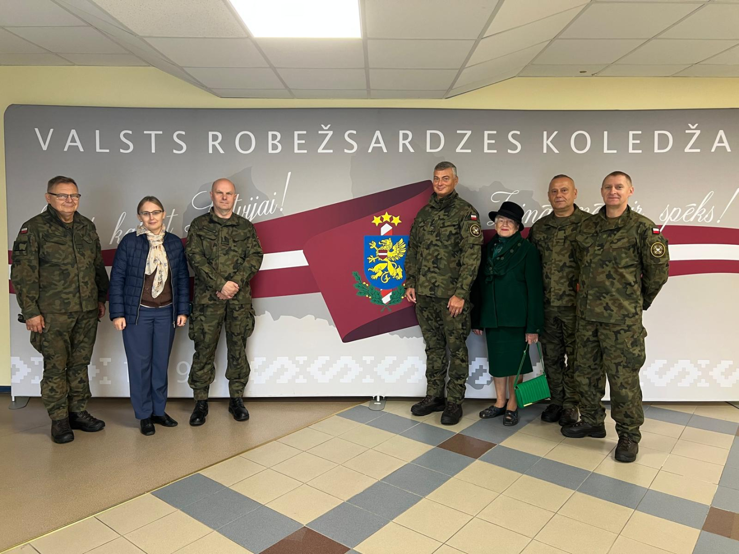 Čenstohovas vicemērs dāvina “Neatkarības Krusta” kopiju Robežsardzes muzejam