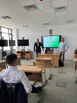 Valsts robežsardzes koledžas Militārās un fiziskās sagatavošanas priekšmetu katedras docētāji – O.Ignatjevs, A.Dubrovskis, A.Korklis, piedalījās Erasmus+ mobilitātē Rumānijas Policijas Akadēmijā Bukarestē.