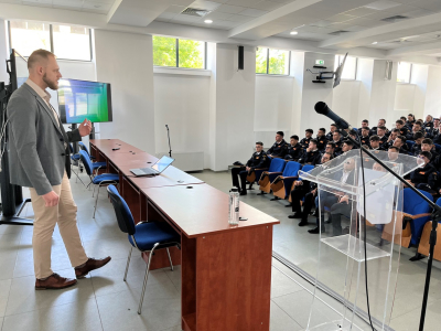 Valsts robežsardzes koledžas Militārās un fiziskās sagatavošanas priekšmetu katedras docētāji – O.Ignatjevs, A.Dubrovskis, A.Korklis, piedalījās Erasmus+ mobilitātē Rumānijas Policijas Akadēmijā Bukarestē.