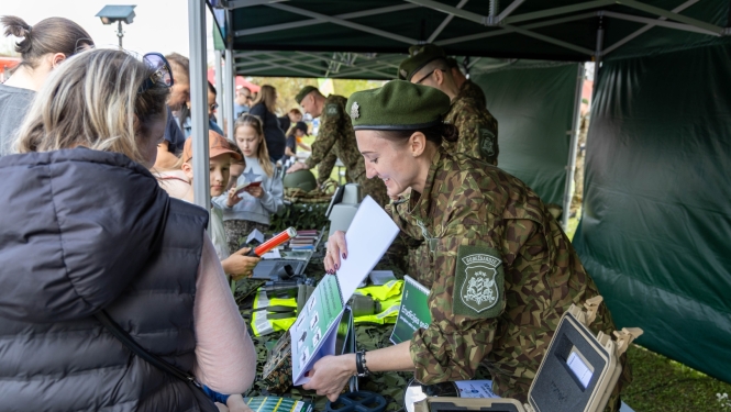 Militārā parāde Aizkrauklē