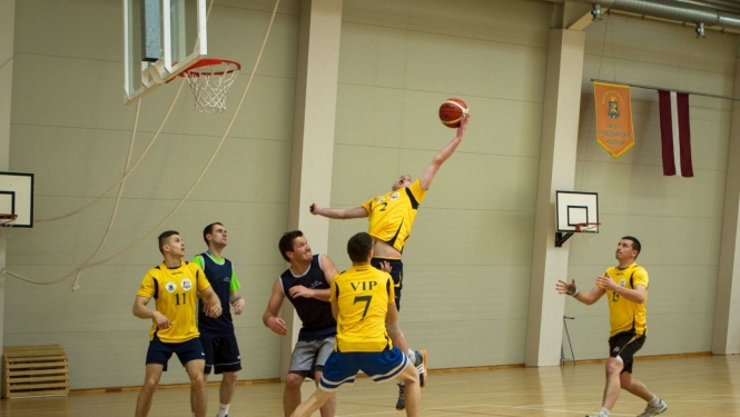 VRS basketbola sacensību informatīvs foto