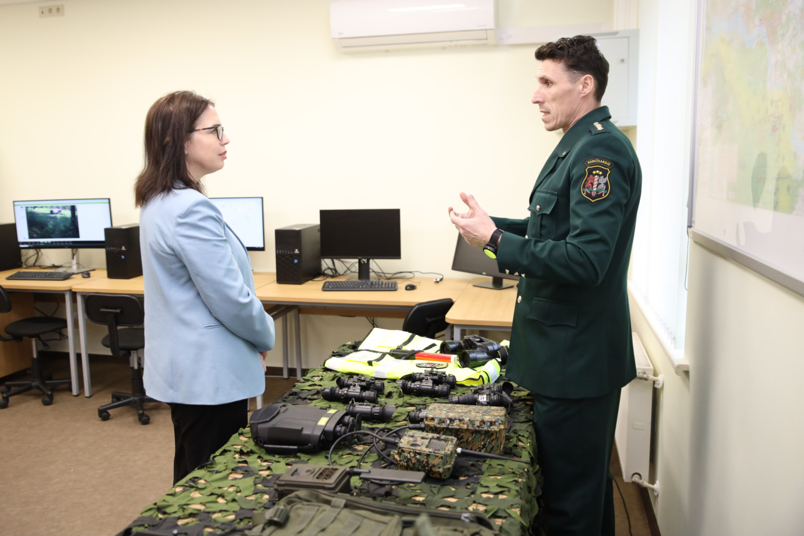 28.martā vizītes ietvaros Valsts robežsardzes koledžu apmeklēja Izraēlas vēstniece Latvijas Republikā Sandra Simoviča ar delegāciju.