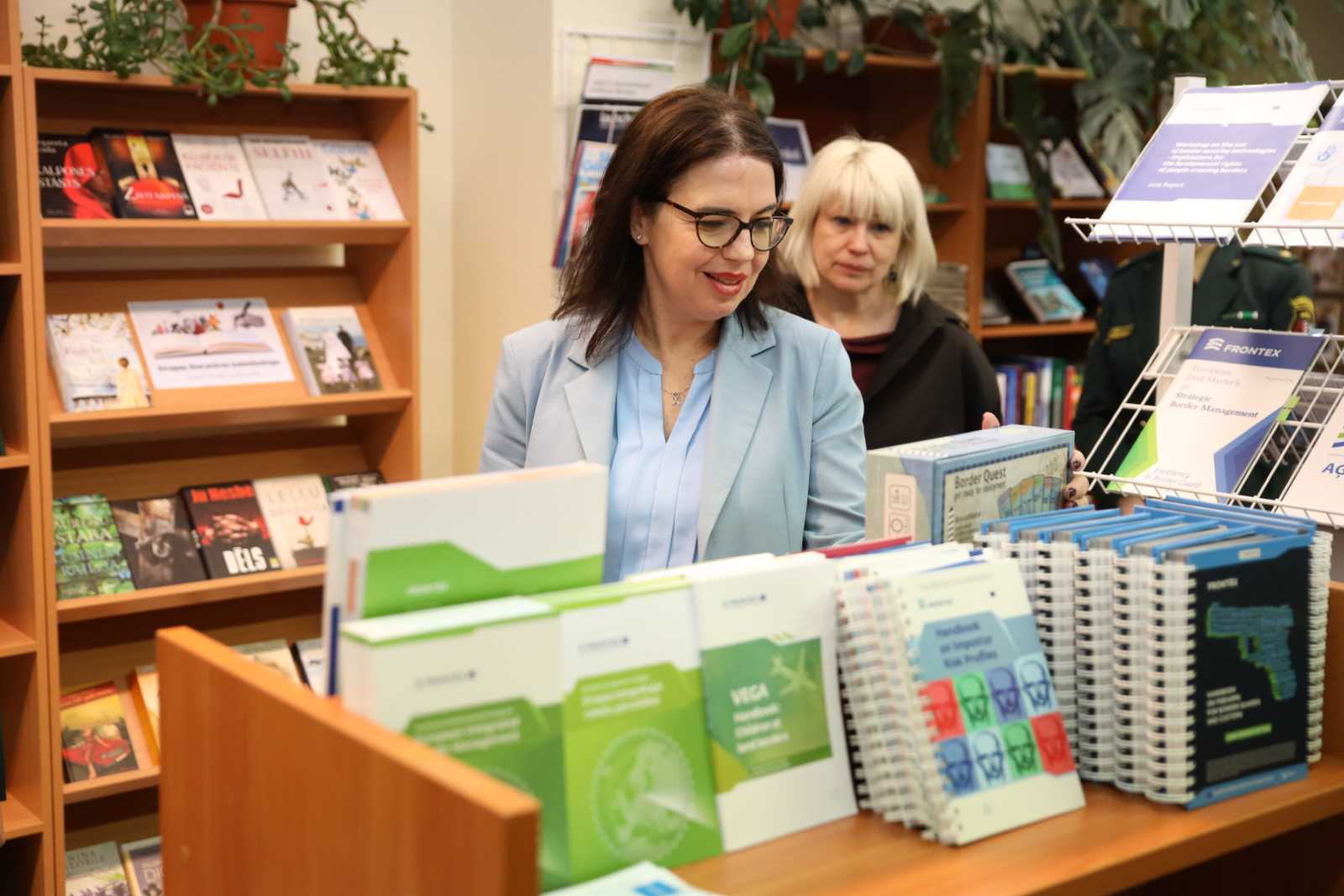 28.martā vizītes ietvaros Valsts robežsardzes koledžu apmeklēja Izraēlas vēstniece Latvijas Republikā Sandra Simoviča ar delegāciju.