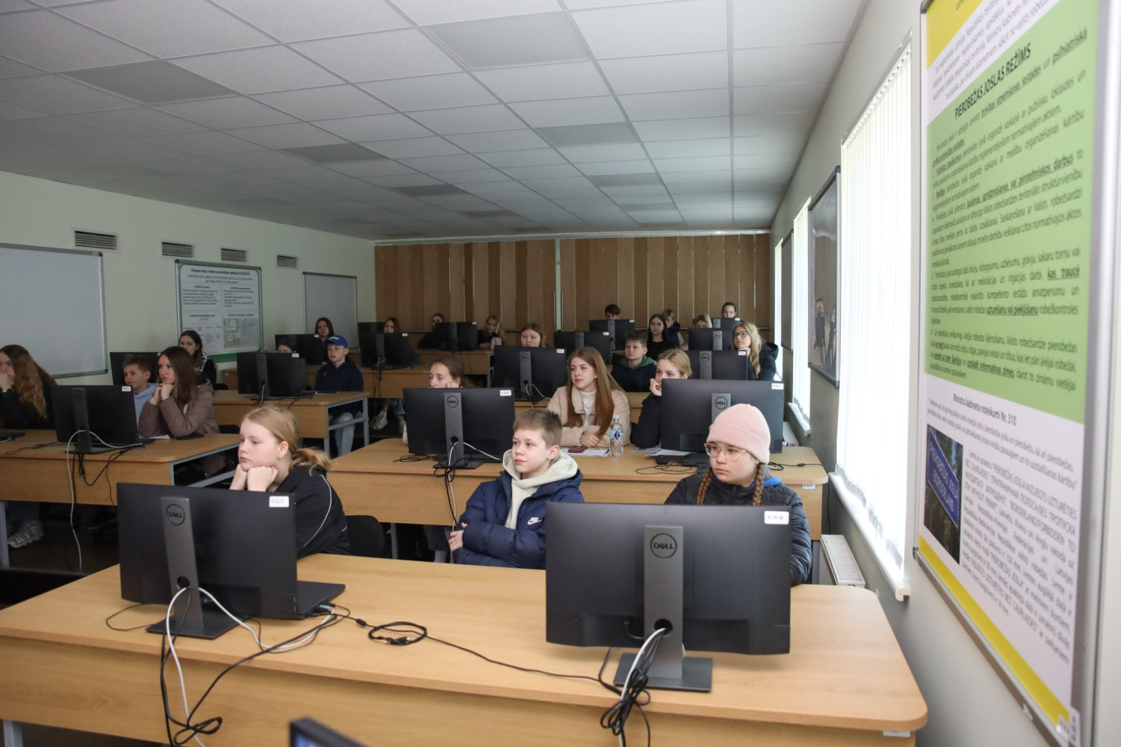 Jaunieši iepazina robežsarga profesiju Valsts robežsardzes koledžā