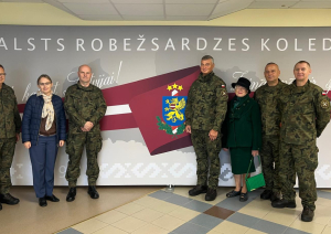 Čenstohovas vicemērs dāvina “Neatkarības Krusta” kopiju Robežsardzes muzejam