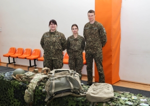 Robežsargi no Valsts robežsardzes koledžas un Valsts robežsardzes Aviācijas un speciālo operāciju pārvaldes viesojās skolā