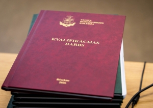 Kvalifikācijas eksāmens foto