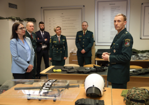 28.martā vizītes ietvaros Valsts robežsardzes koledžu apmeklēja Izraēlas vēstniece Latvijas Republikā Sandra Simoviča ar delegāciju.