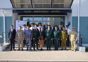 Valsts robežsardzes koledžā apmācītie Centrālāzijas kinologi saņem diplomus Nr.1