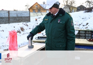 Rēzeknē svinīgi iemūrēta vēstījuma kapsula Kinoloģijas centra pamatos Nr.3