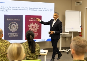 Valsts robežsardzes koledžā norisinājās dokumentu viltojumu atklāšanas apmācības foto