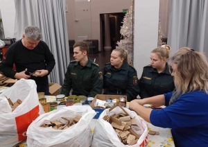 Valsts robežsardzes koledžas pārstāvji piedalījās ierakumu sveču liešanā