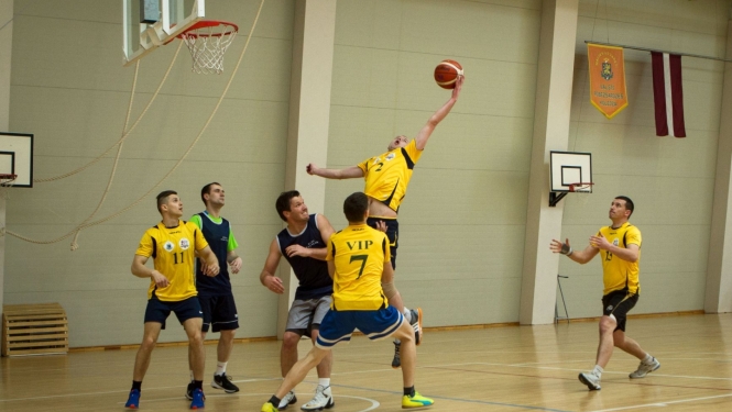 VRS basketbola sacensību informatīvs foto
