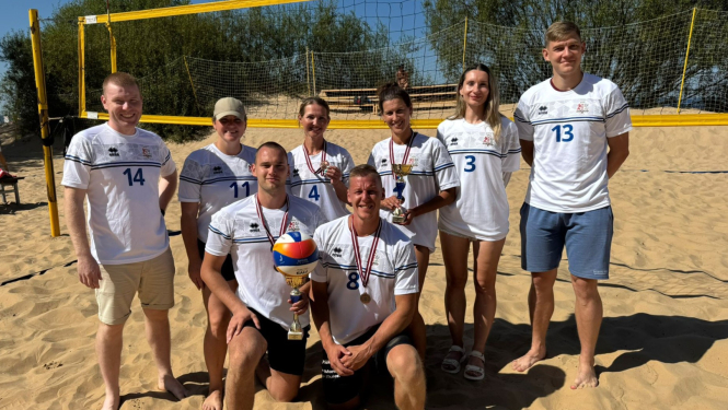 Vecāķu pludmales volejbola laukumos norisinājās Iekšlietu ministrijas 2025.gada atklātā čempionāta sacensības pludmales volejbolā