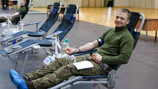 Valsts robežsardzes koledžā ziedo asinis