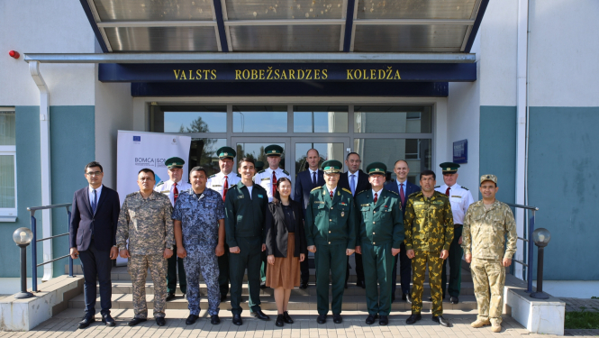 Valsts robežsardzes koledžā apmācītie Centrālāzijas kinologi saņem diplomus Nr.1
