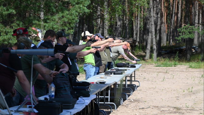 Valsts robežsardzes šaušanas izlase ar panākumiem startē Latvijas kausa III posmā lietišķajā šaušanā
