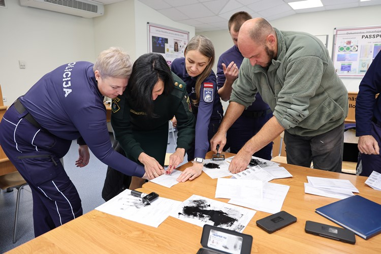 Valsts robežsardzes koledža organizēja Valsts policijas amatpersonu apmācības kursu