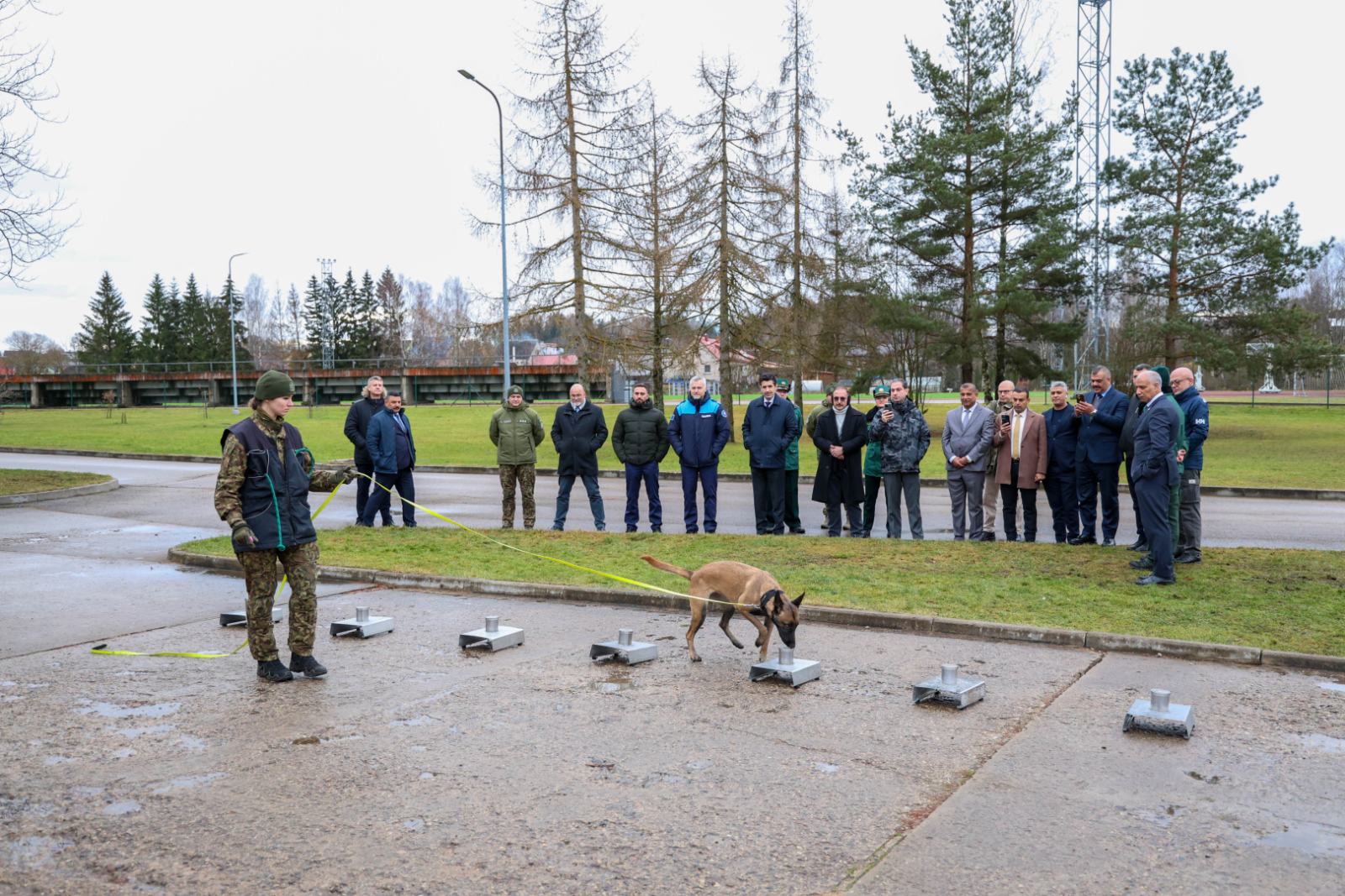 Valsts robežsardzes vizītes ietvaros Valsts robežsardzes koledžu apmeklē Eiropas Savienības padomdevēju Misijas Irākā organizēta Irākas tiesībsargājošo institūciju pārstāvju delegācija