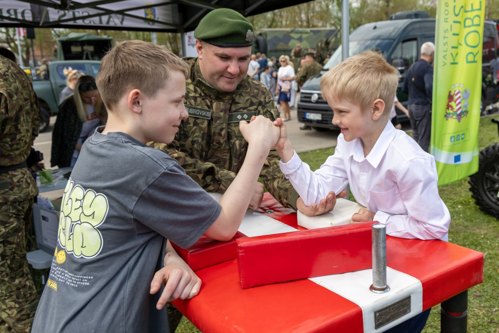 Norisinājās Nacionālo bruņoto spēku militārā parāde