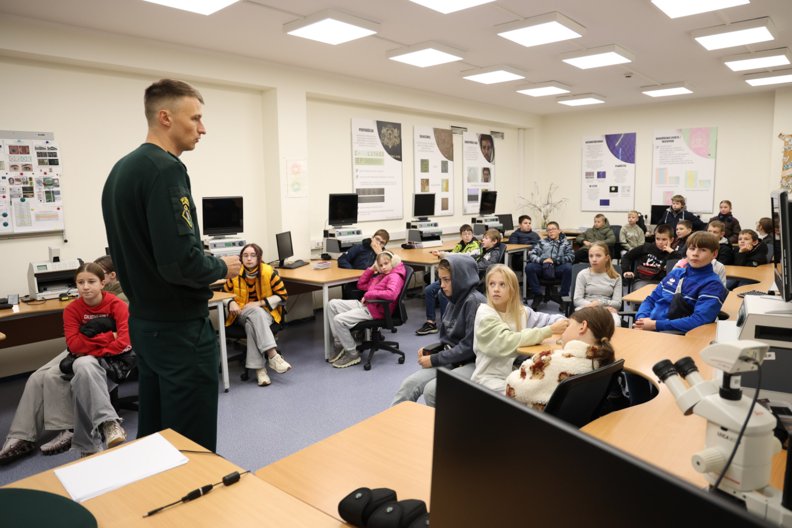 Valsts robežsardzes koledža uzņem skolēnus Karjeras nedēļas laikā