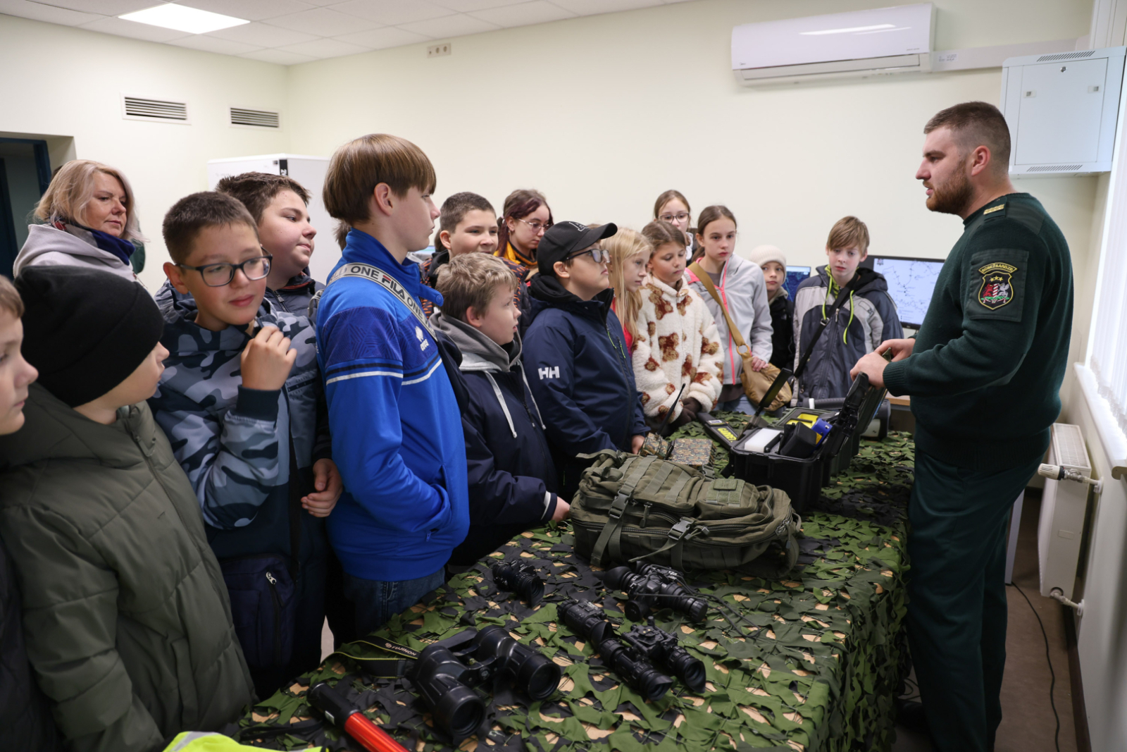 Valsts robežsardzes koledža uzņem skolēnus Karjeras nedēļas laikā