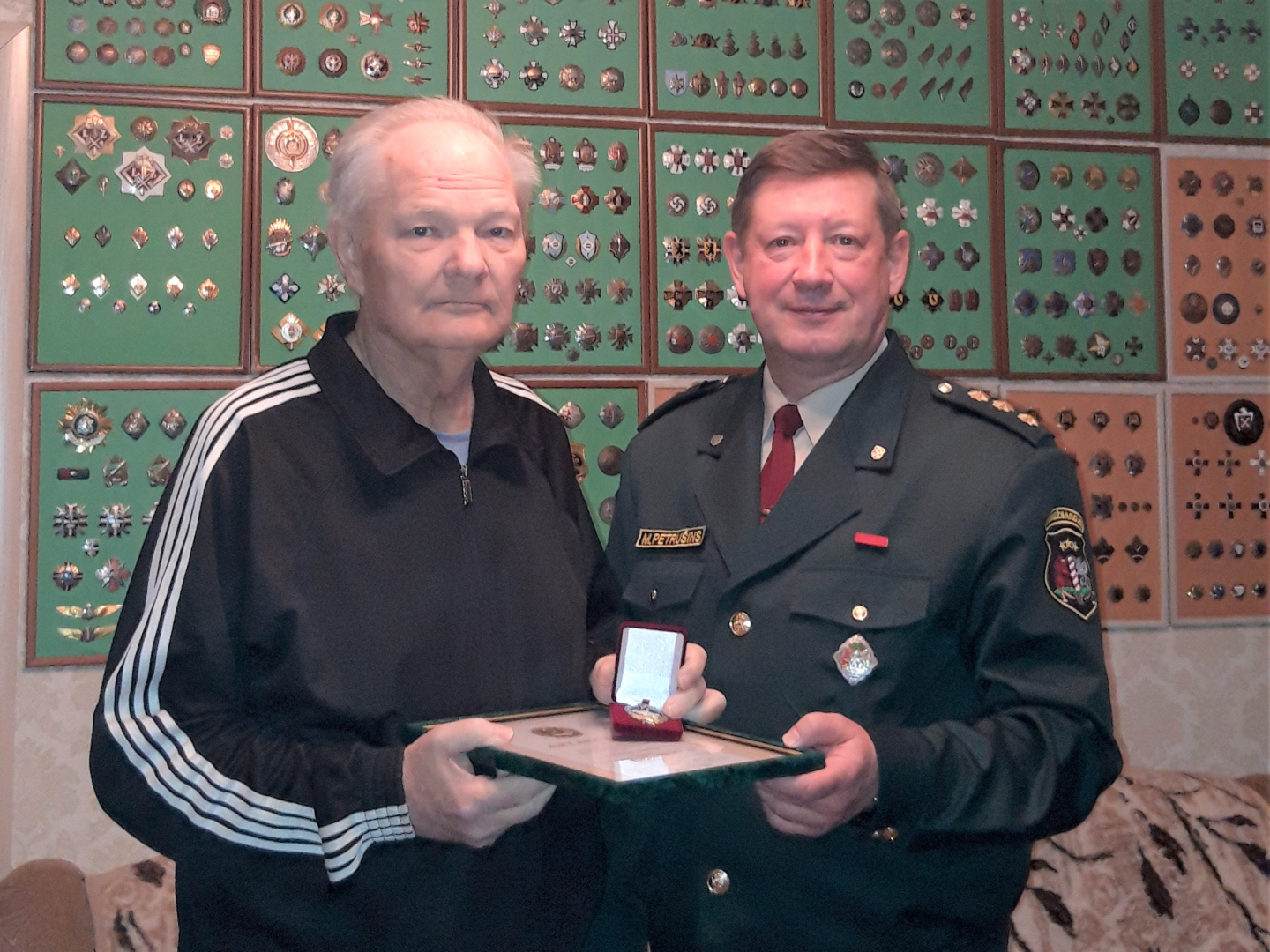 Tika apbalvots Valsts robežsardzes veterāns atvaļinātais pulkvedis Leonards Doniķis Nr.1