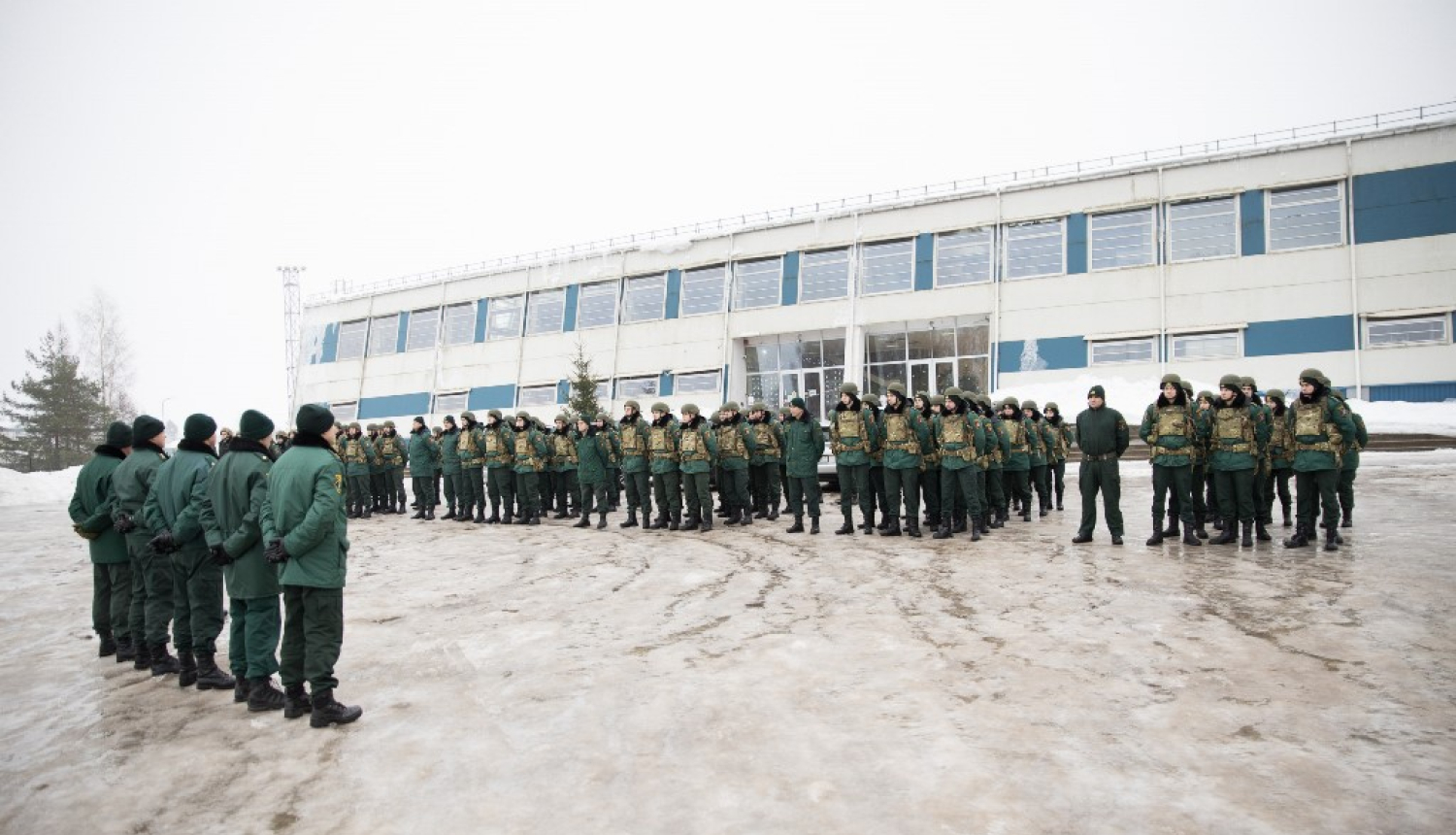 Valsts robežsardzes koledžas kadeti devās Ziemassvētku pārgājienā