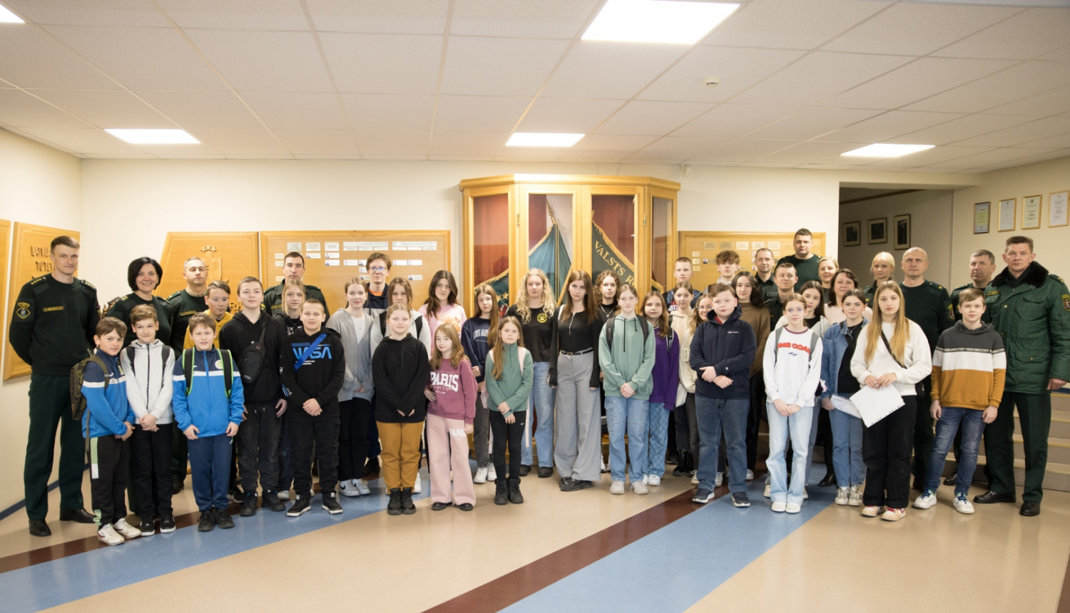 Jaunieši ielūkojās Valsts robežsardzes koledžas dzīvē Nr.2