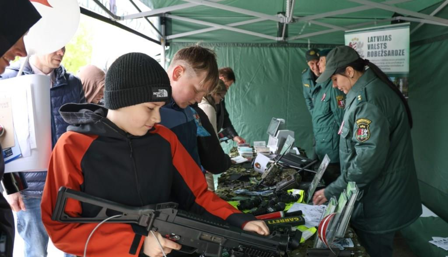 Valsts robežsardzes koledža piedalījās 4.maija militārajā parādē