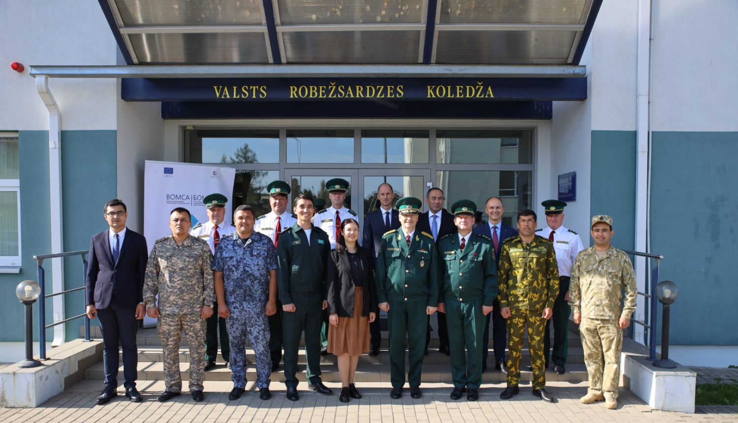Valsts robežsardzes koledžā apmācītie Centrālāzijas kinologi saņem diplomus Nr.1