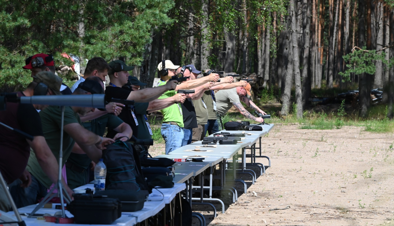 Valsts robežsardzes šaušanas izlase ar panākumiem startē Latvijas kausa III posmā lietišķajā šaušanā