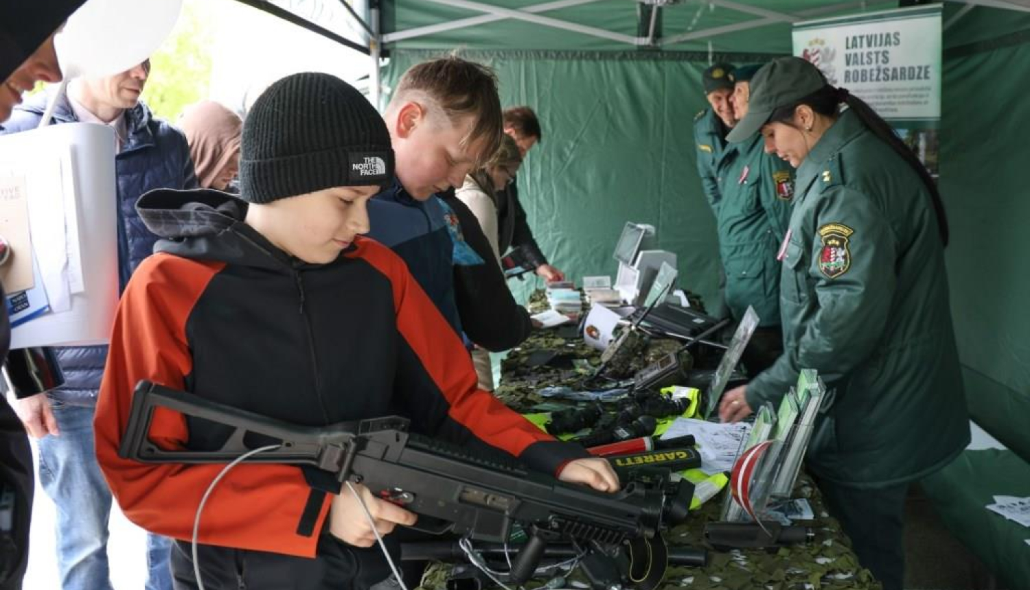 Valsts robežsardzes koledža piedalījās 4.maija militārajā parādē