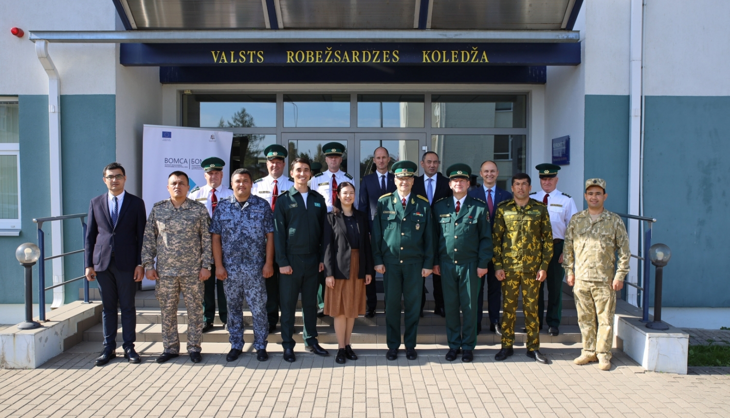 Valsts robežsardzes koledžā apmācītie Centrālāzijas kinologi saņem diplomus Nr.1
