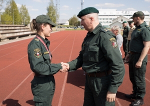 Valsts robežsardzes čempionāta sacensībās peldēšanā un dienesta trīscīņā