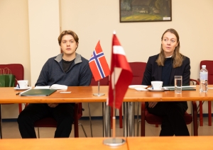 Norvēģijas vēstniecības delegācija darba vizītē apmeklē Valsts robežsardzes koledžu